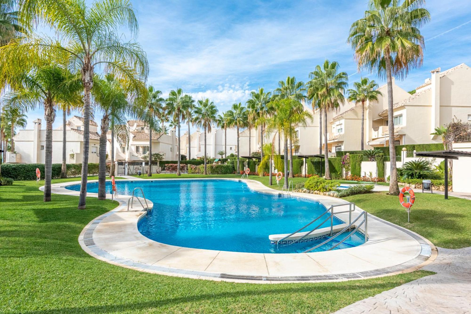 El Arenal Townhouse By The Beach With Swimming Pool - Eaw Homes 마르베야 외부 사진